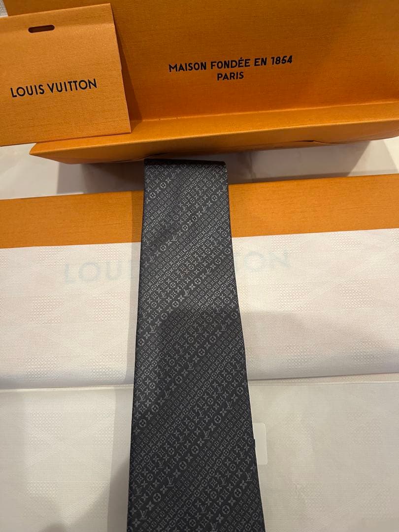 ［新品未使用］LOUIS VUITTON グレー ネクタイ