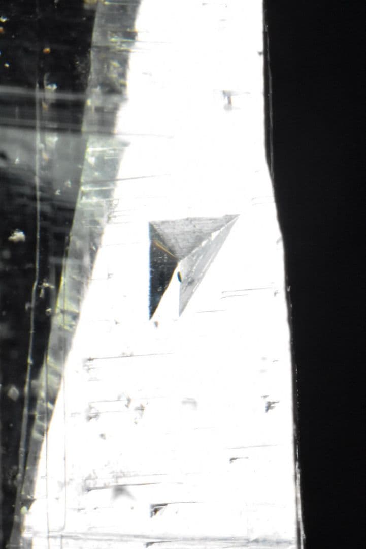 ガネーシュヒマール ラパ産 放射状の結晶が見られるクリアポイント