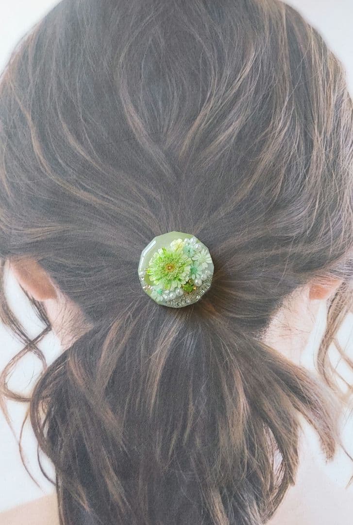 【1576】レジン　マトリカリア　ヘアゴム　ポニーフック　ブロ―チ　ハンドメイド