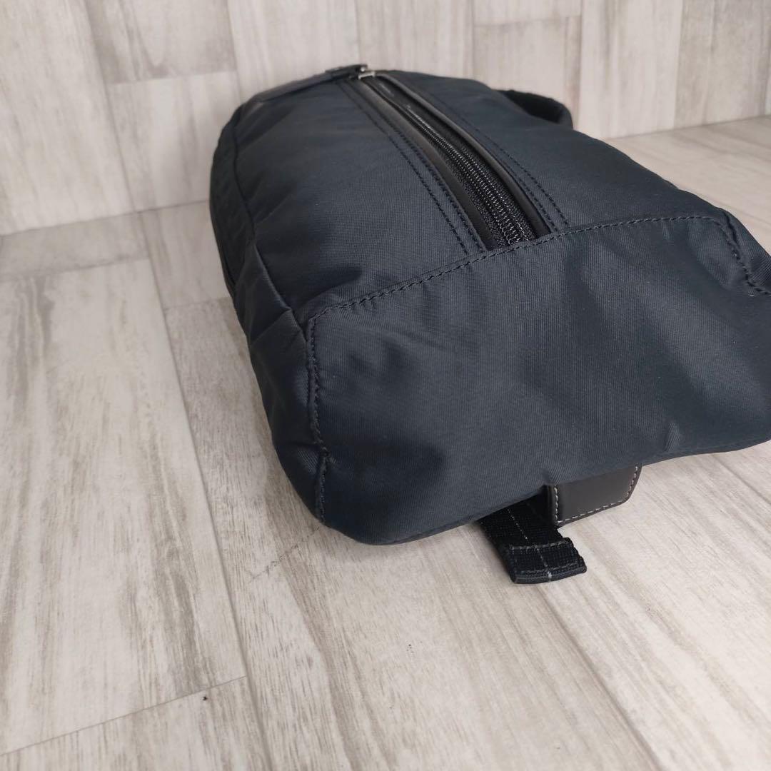 50 COACH コーチ　ボディーバッグ