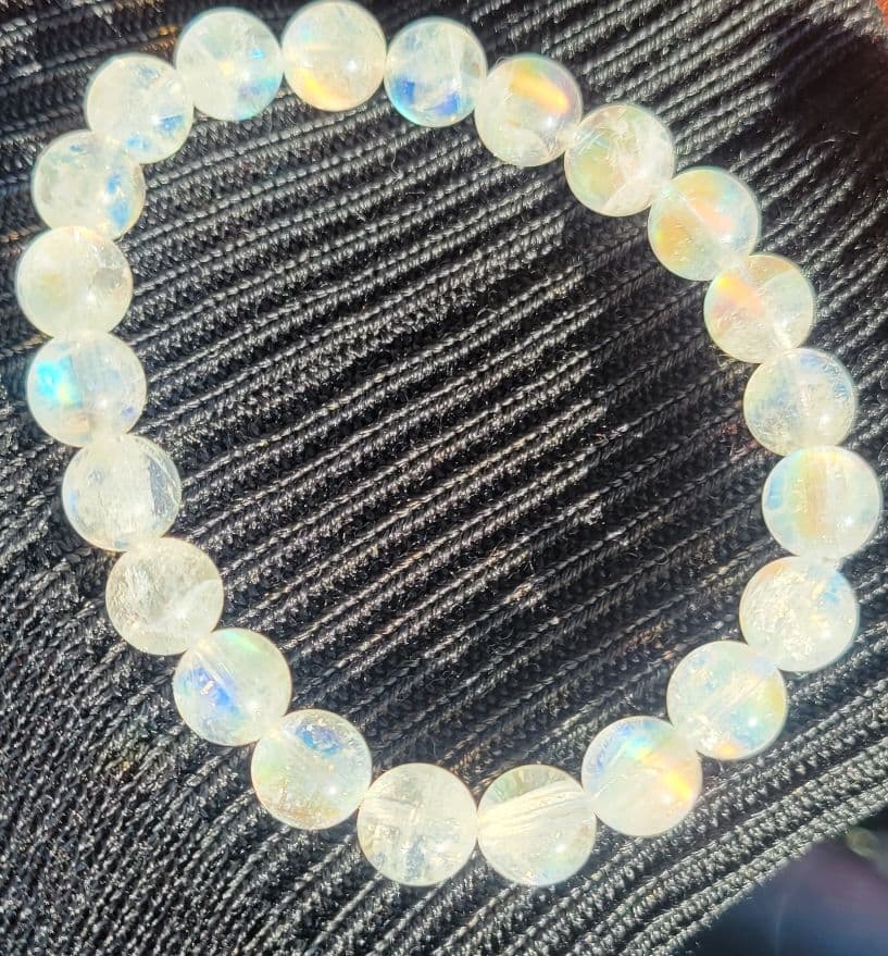 ！レインボームーンストーン！　約9㎜玉　マダガスカル産