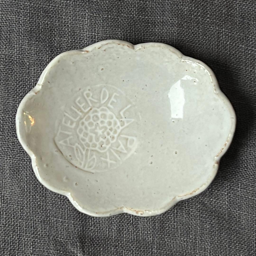 鹿児島睦さん　輪花楕円の小皿①