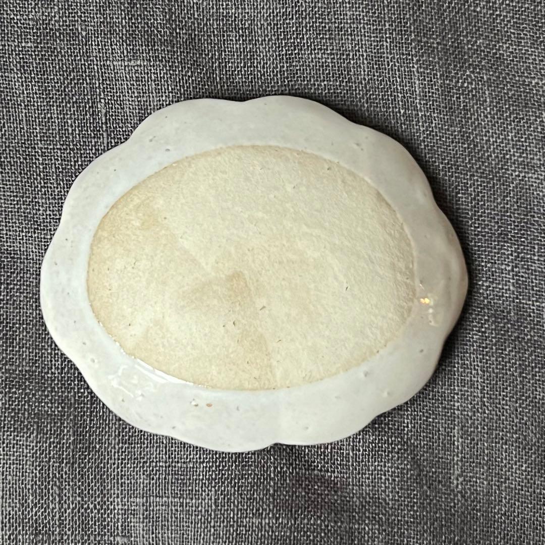 鹿児島睦さん　輪花楕円の小皿①