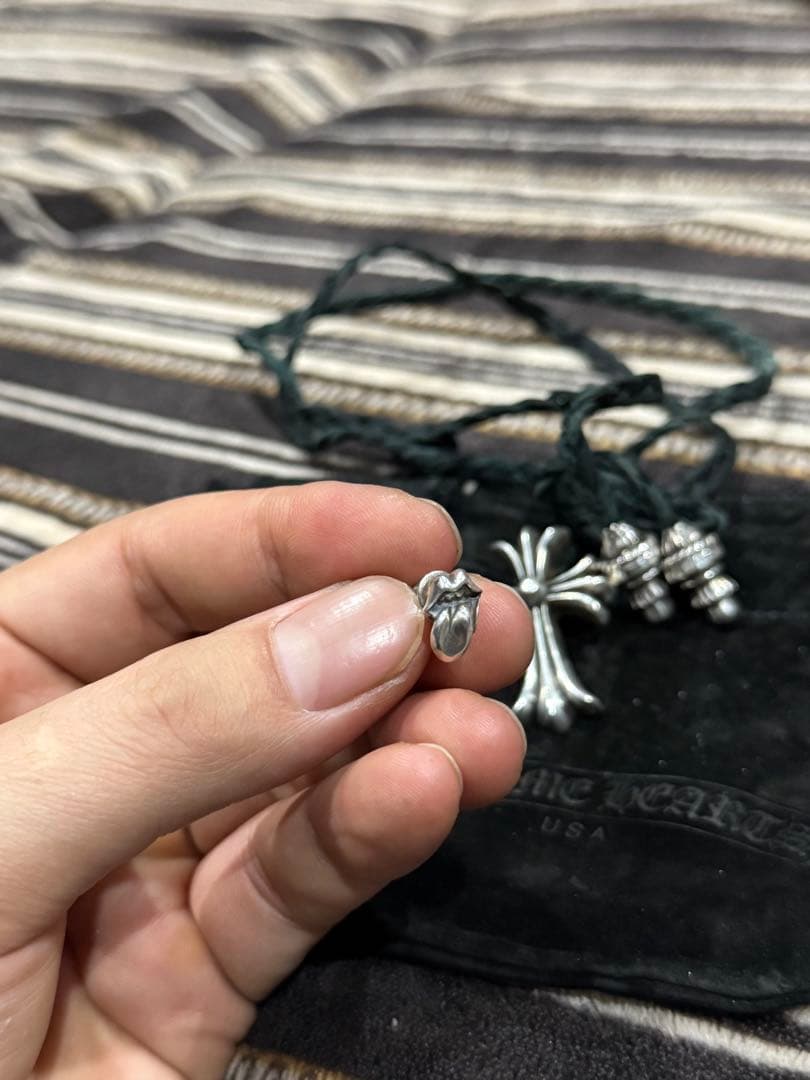 あ*く様 CHROME HEARTS スモール CHクロス レザーとピアス