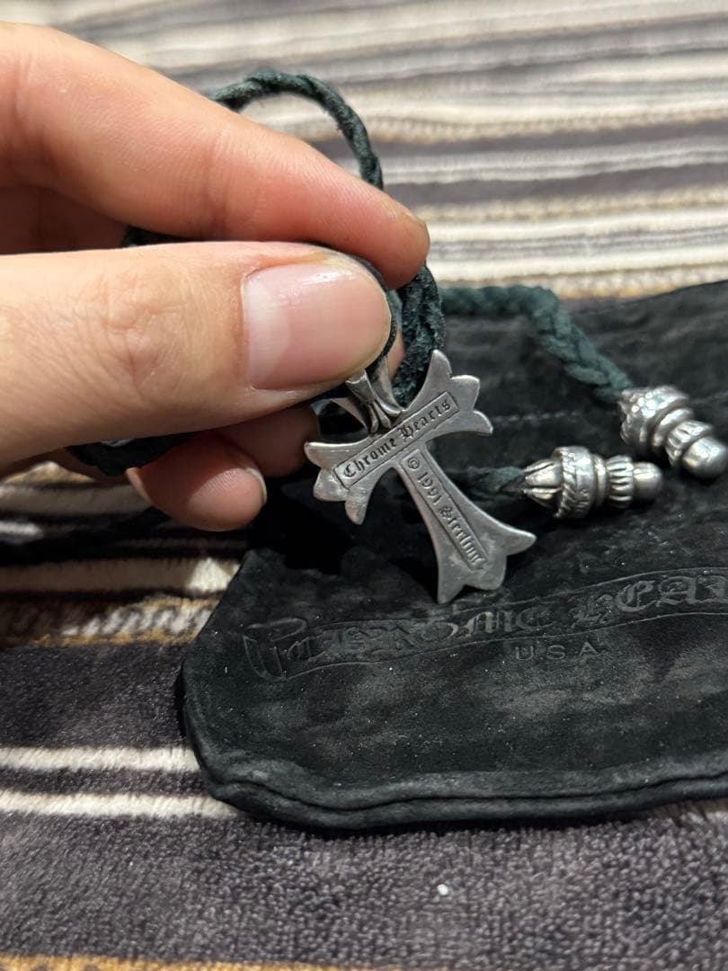 あ*く様 CHROME HEARTS スモール CHクロス レザーとピアス