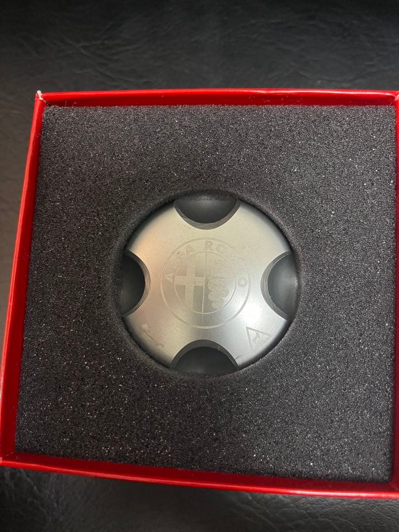 Alfa Romeo 純正品 オイルフィラーキャップ　元箱付