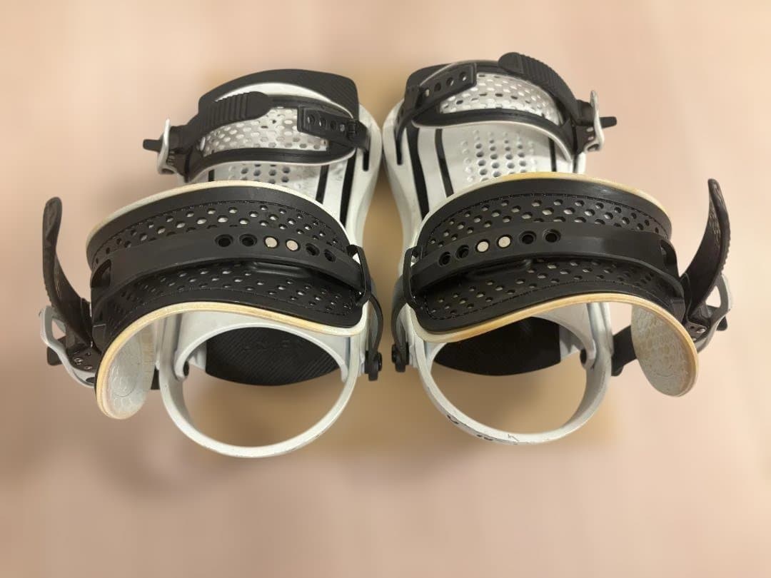 23−24 ユニオン スノーボードビンディング FORCE ホワイト