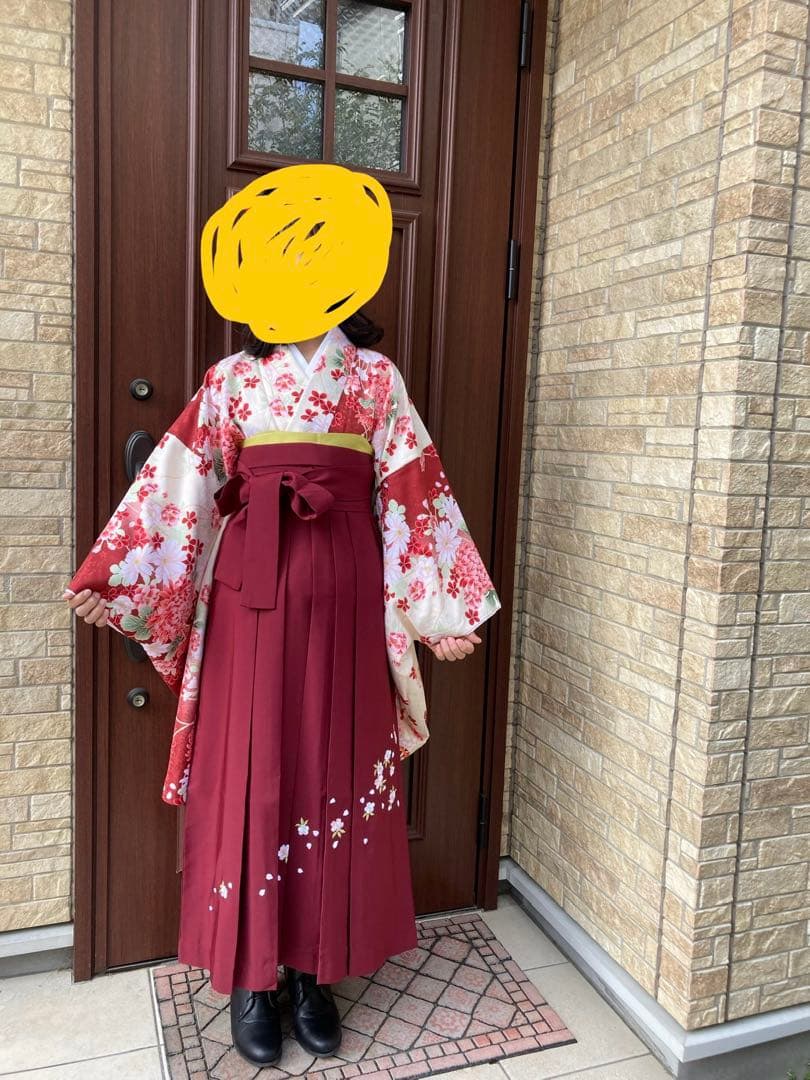 みるる⭐︎美品⭐︎二尺袖着物、袴、髪飾りセット 赤とクリーム色 花柄