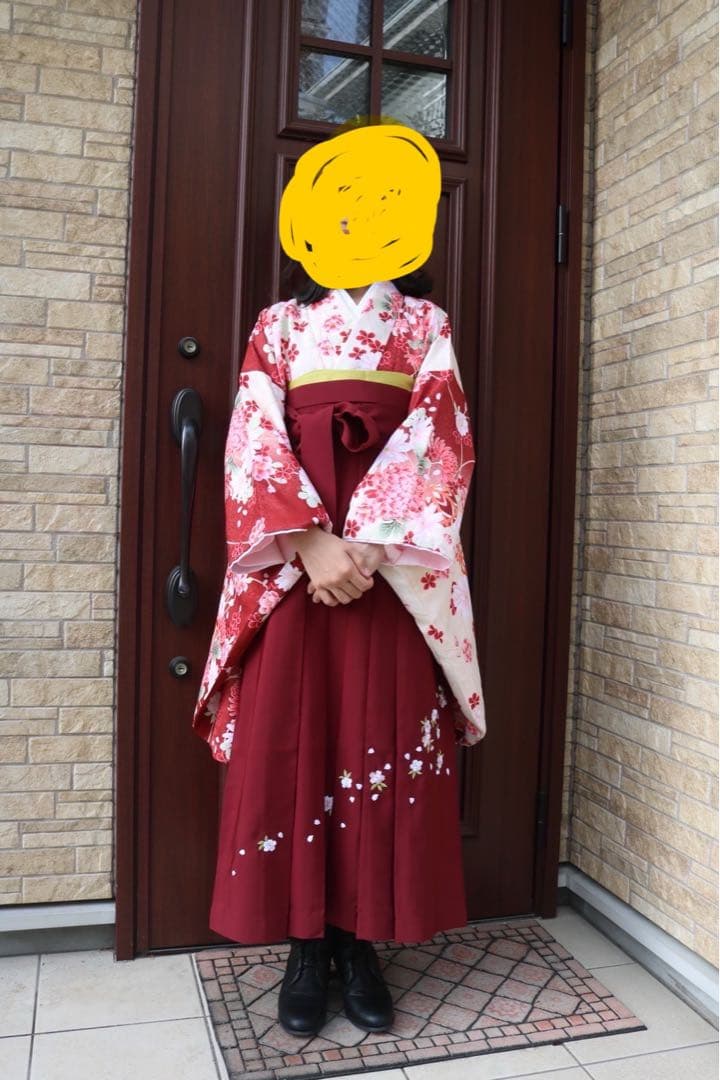 みるる⭐︎美品⭐︎二尺袖着物、袴、髪飾りセット 赤とクリーム色 花柄