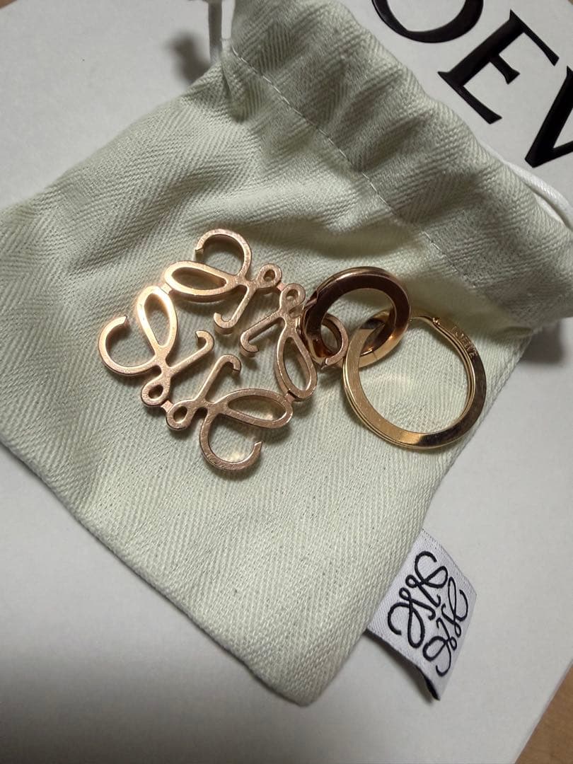 【最終値下】LOEWE ピンクゴールド キーホルダー