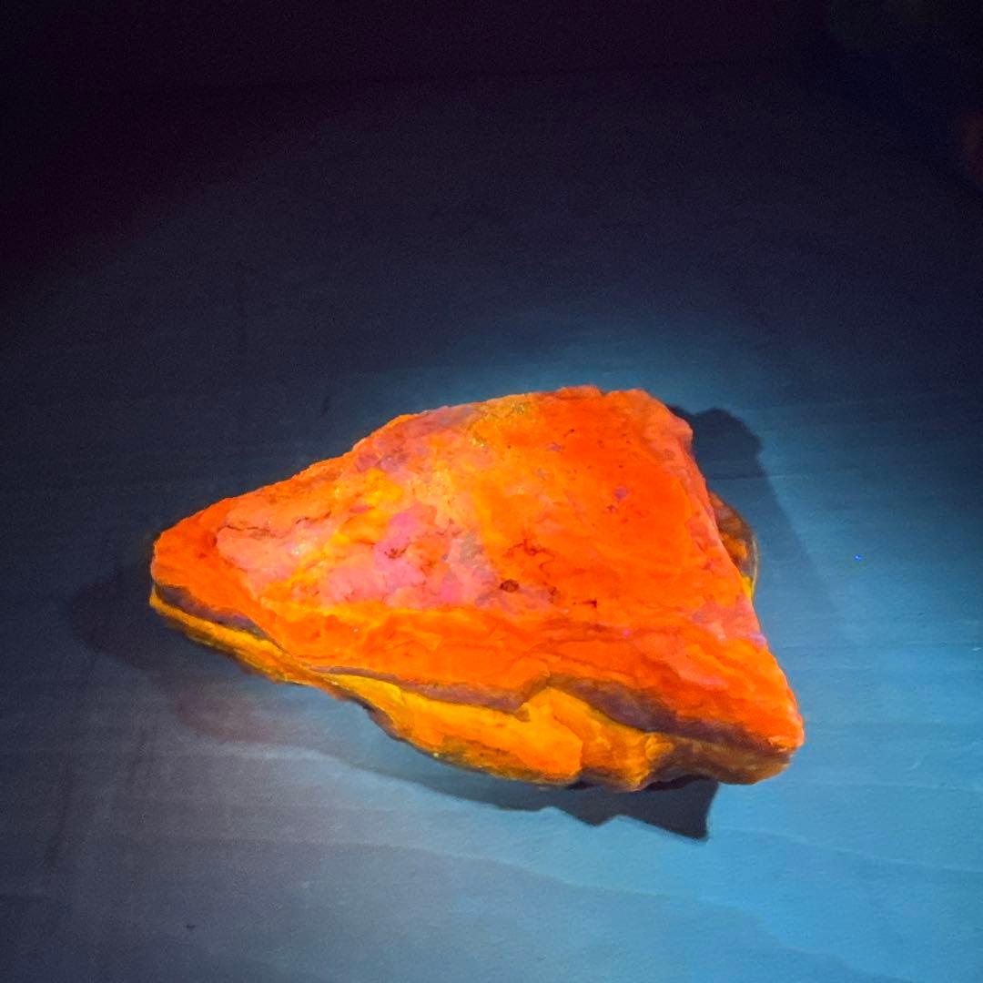 松田　2点　北海道石　然別オパール　蛍光オパール324g、84g