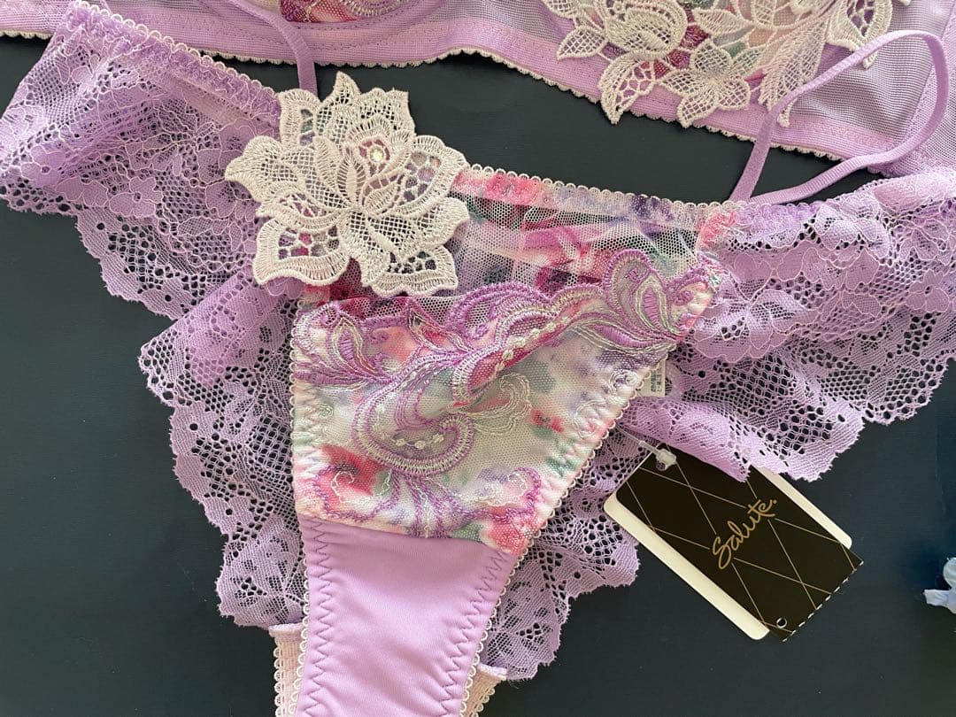 サルート B70/M 07G PU リアルアップブラ ドイツの花嫁