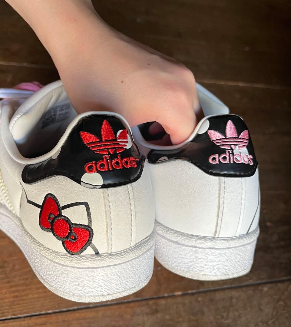 アディダス　スニーカー　ハローキティ