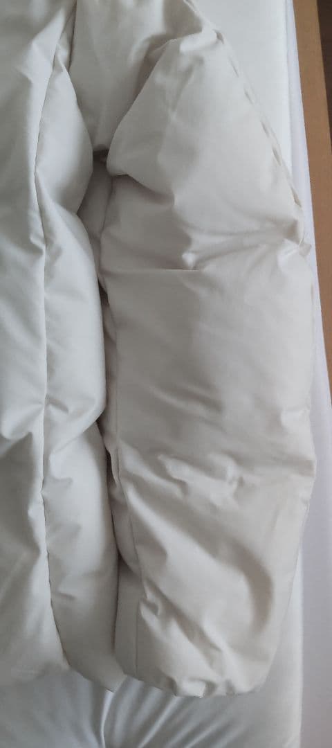 【新品・未使用・タグ付き】UNIQLO　シームレスダウン　オフホワイト　S