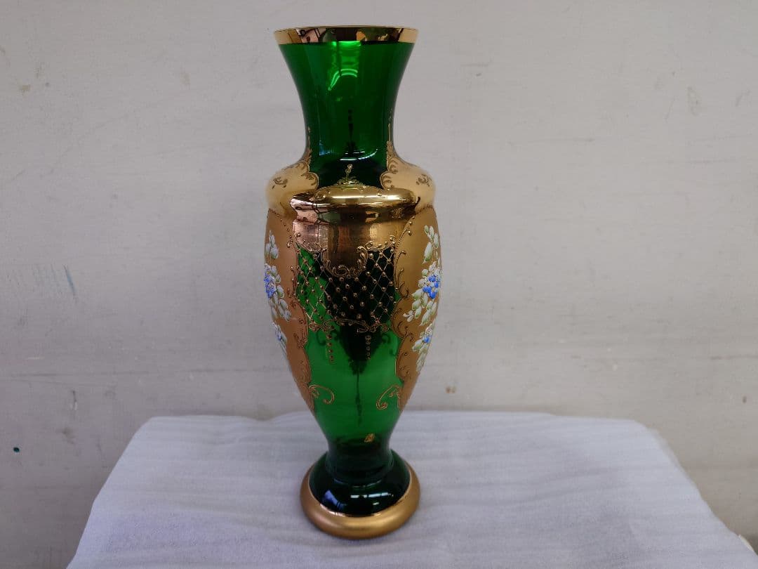 イタリア製　緑色ガラス花瓶 金箔装飾