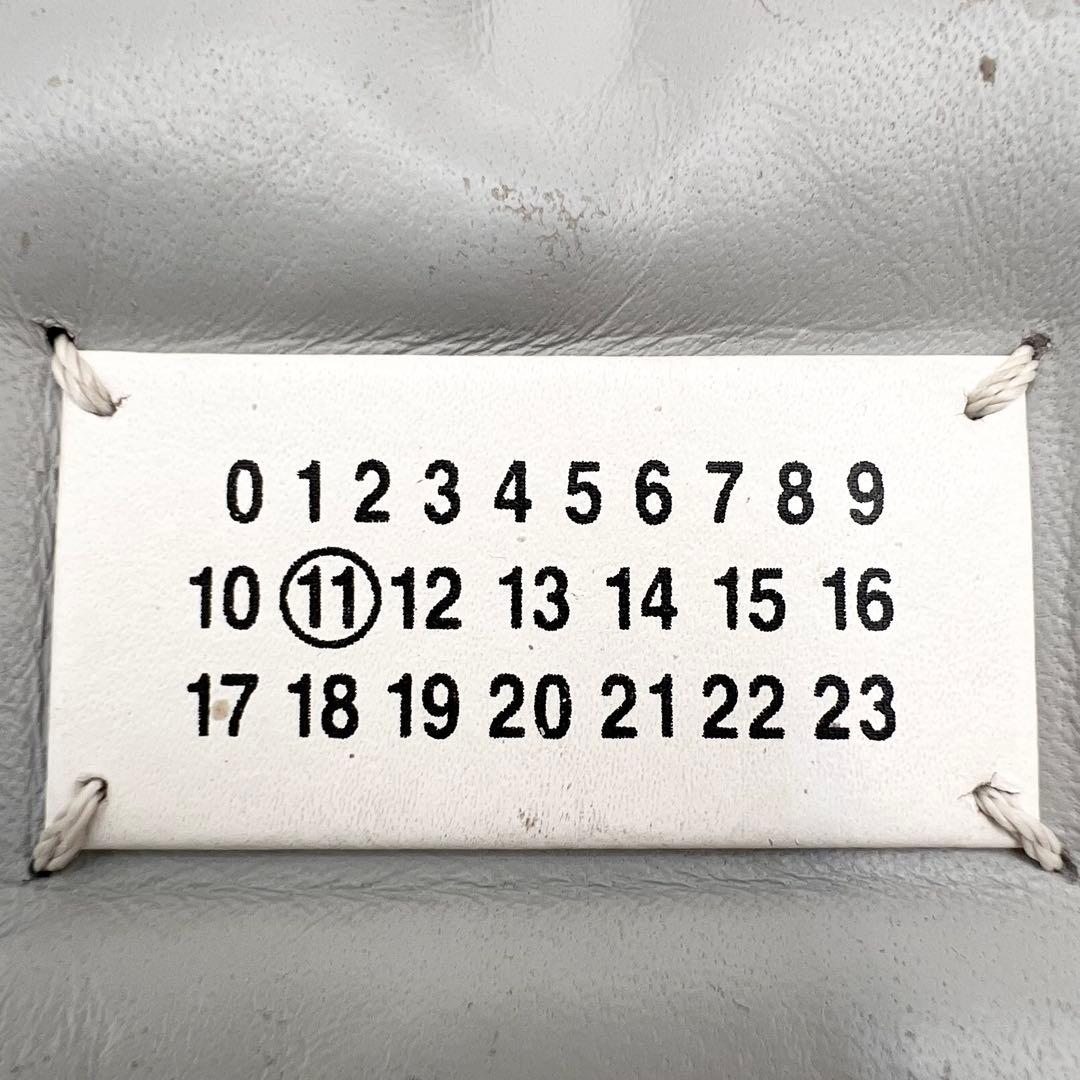 マルジェラ 折り財布 グラムスラム カレンダー オールレザー グレー