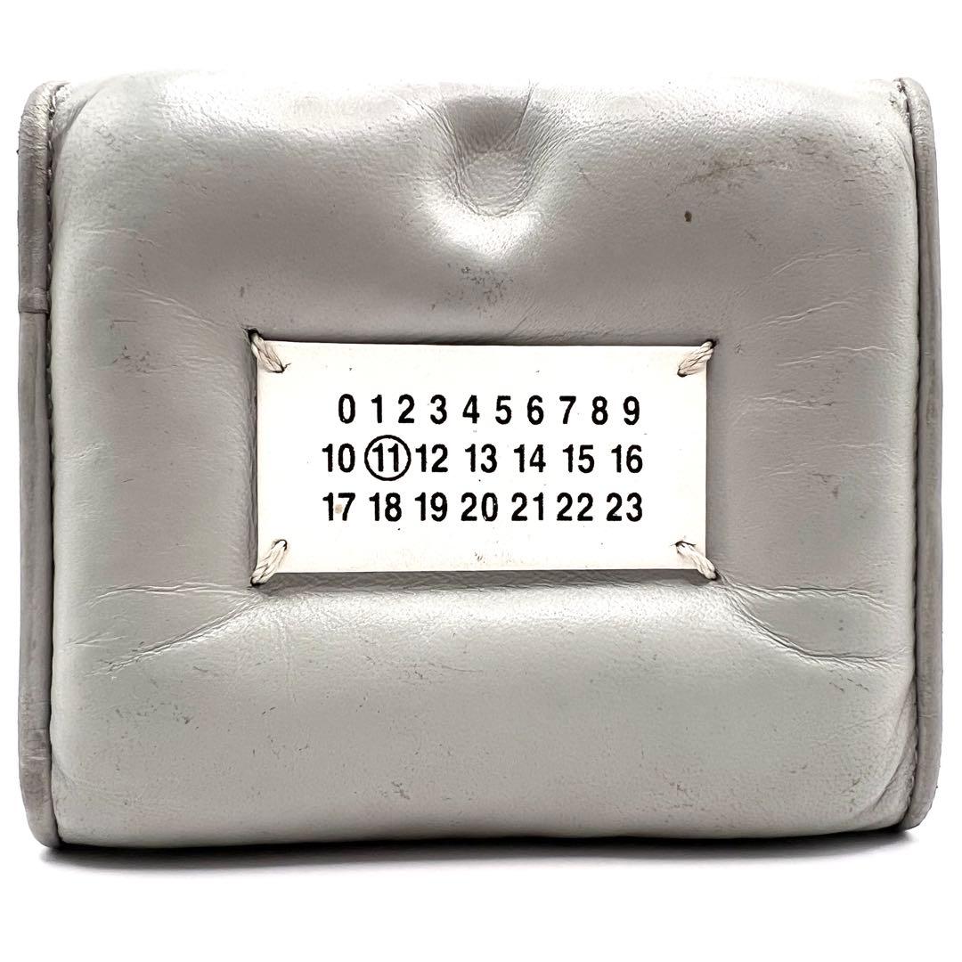 マルジェラ 折り財布 グラムスラム カレンダー オールレザー グレー