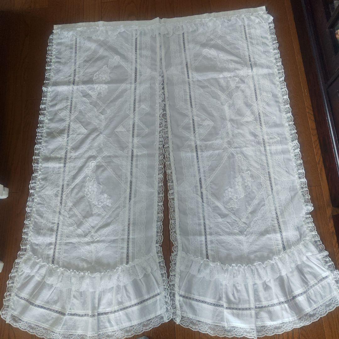 ホワイトレースカーテン フリル付き