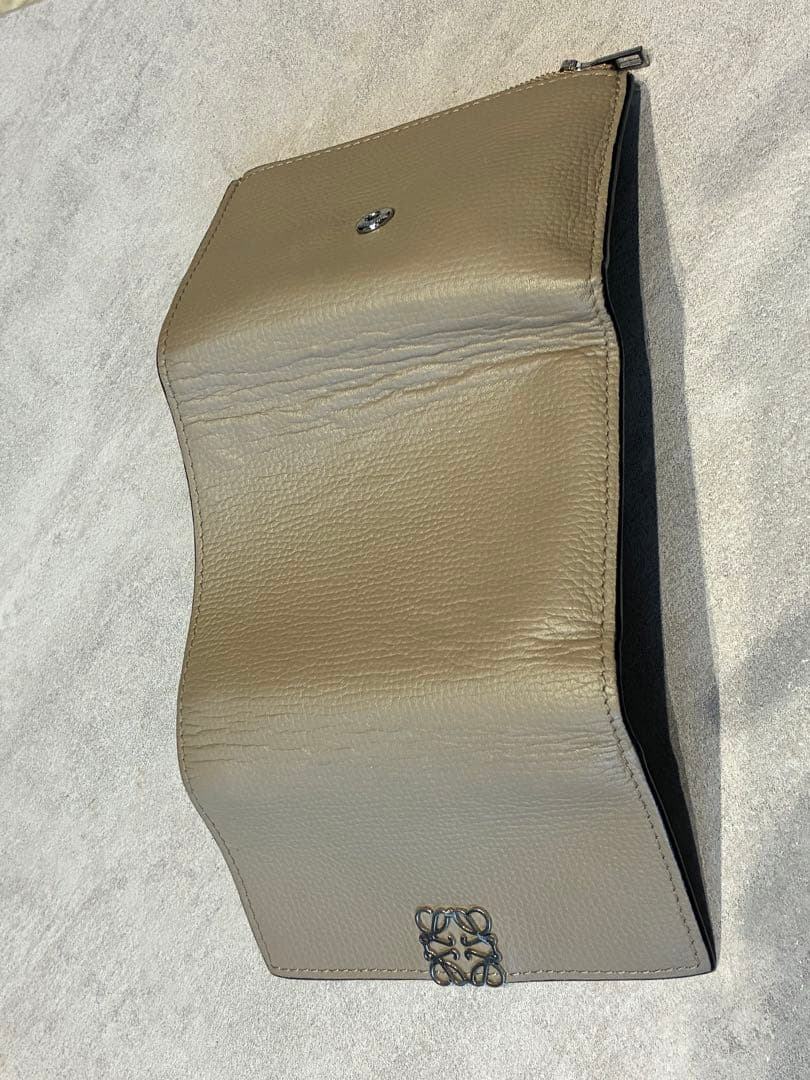 LOEVE ロエベ　アナグラム　レザー　グレージュ　三つ折り財布