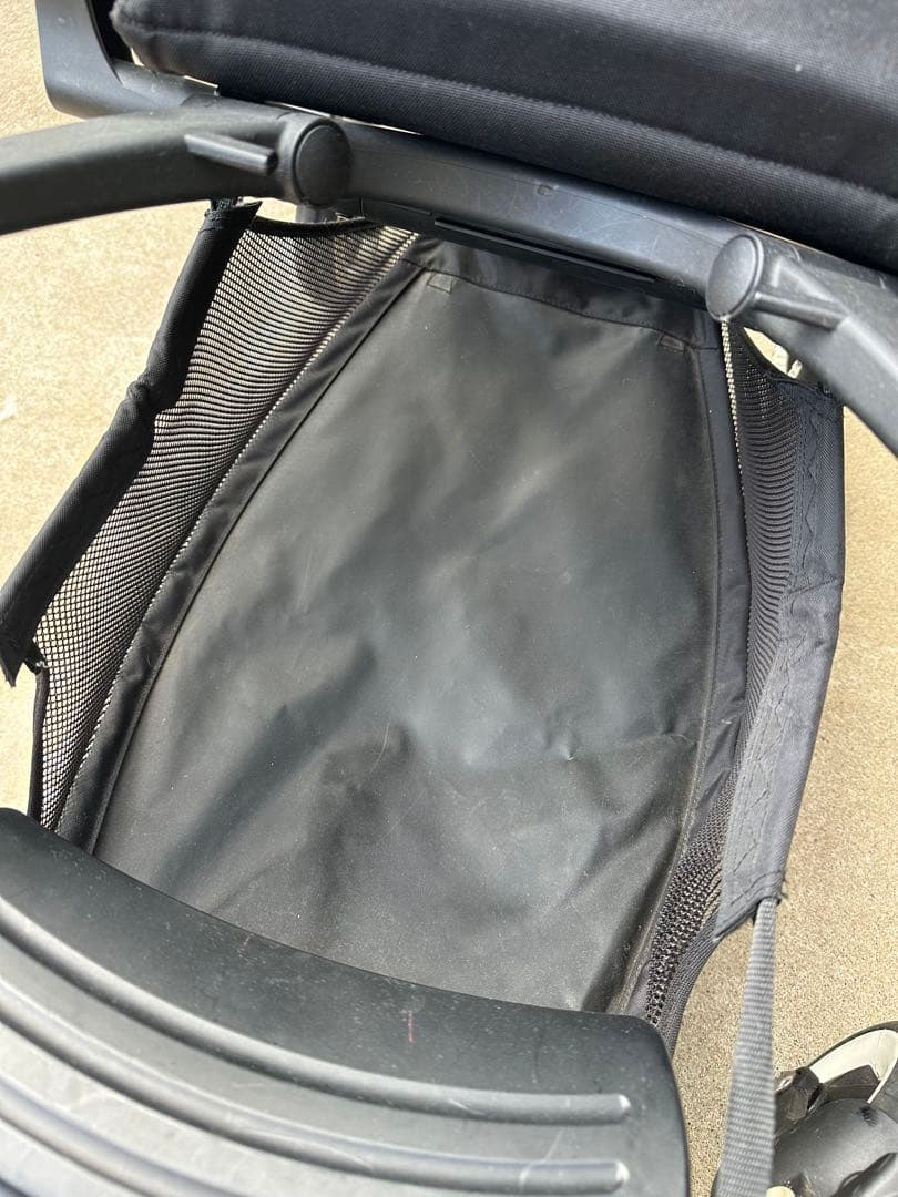 bugaboo bee オールブラックモデル ホワイトシートライナー付き