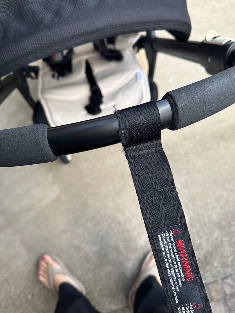 bugaboo bee オールブラックモデル ホワイトシートライナー付き