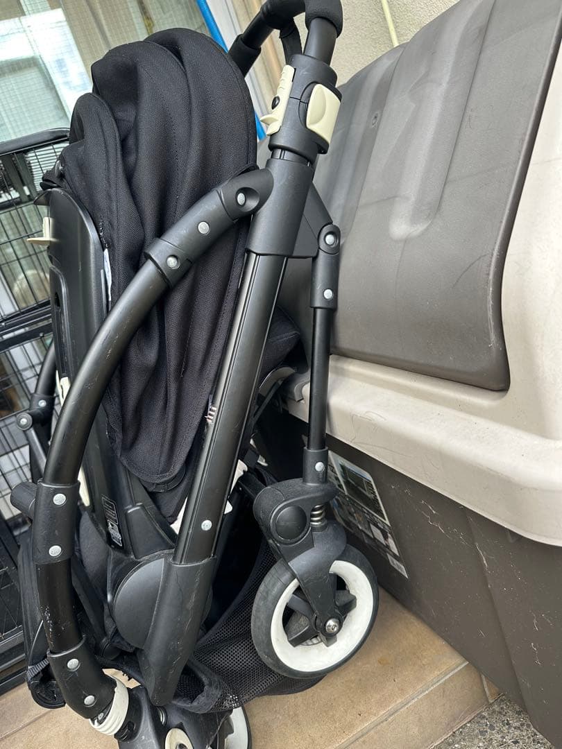 bugaboo bee オールブラックモデル ホワイトシートライナー付き