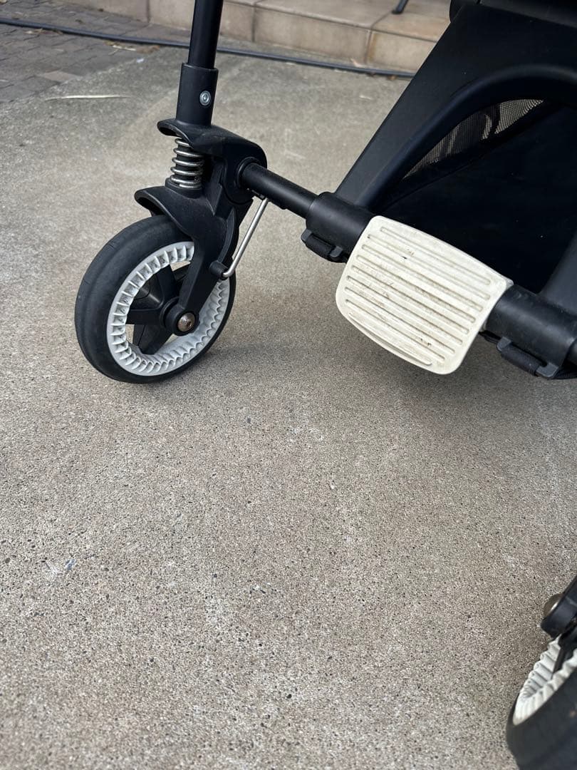 bugaboo bee オールブラックモデル ホワイトシートライナー付き