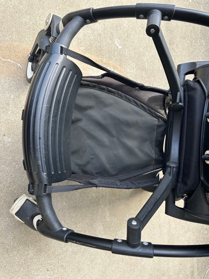 bugaboo bee オールブラックモデル ホワイトシートライナー付き