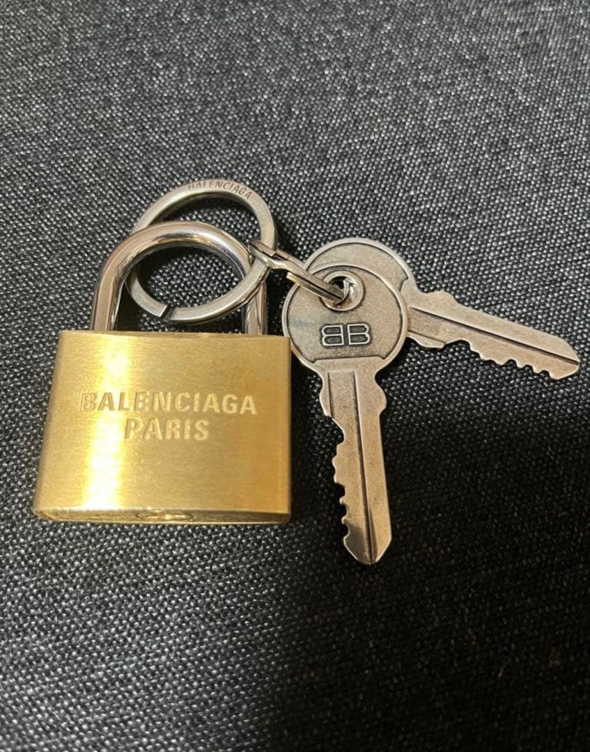 Balenciaga Palomaチャーム キーホルダー