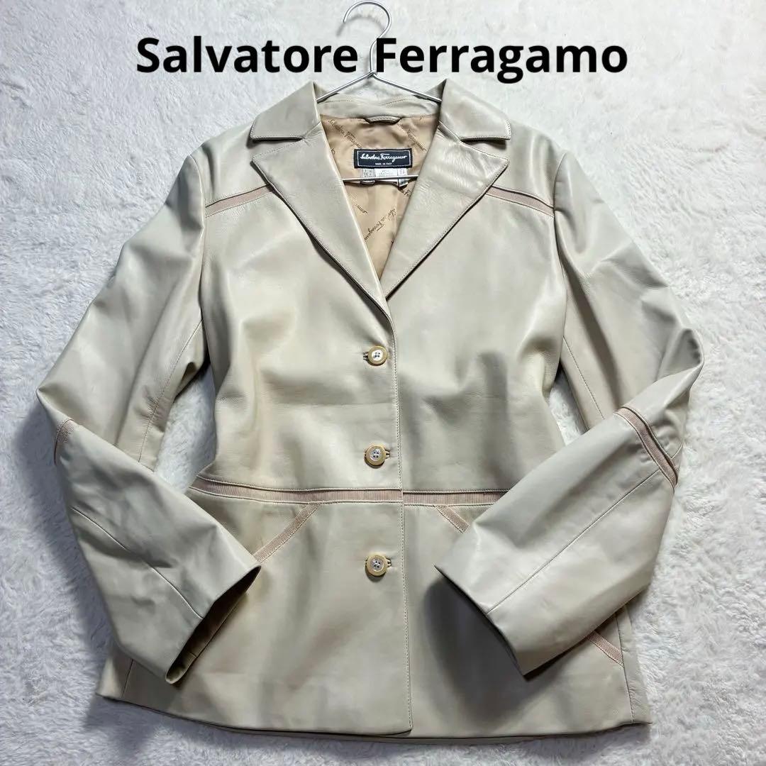 サルヴァトーレ フェラガモ テーラードジャケット レザー アイボリー系