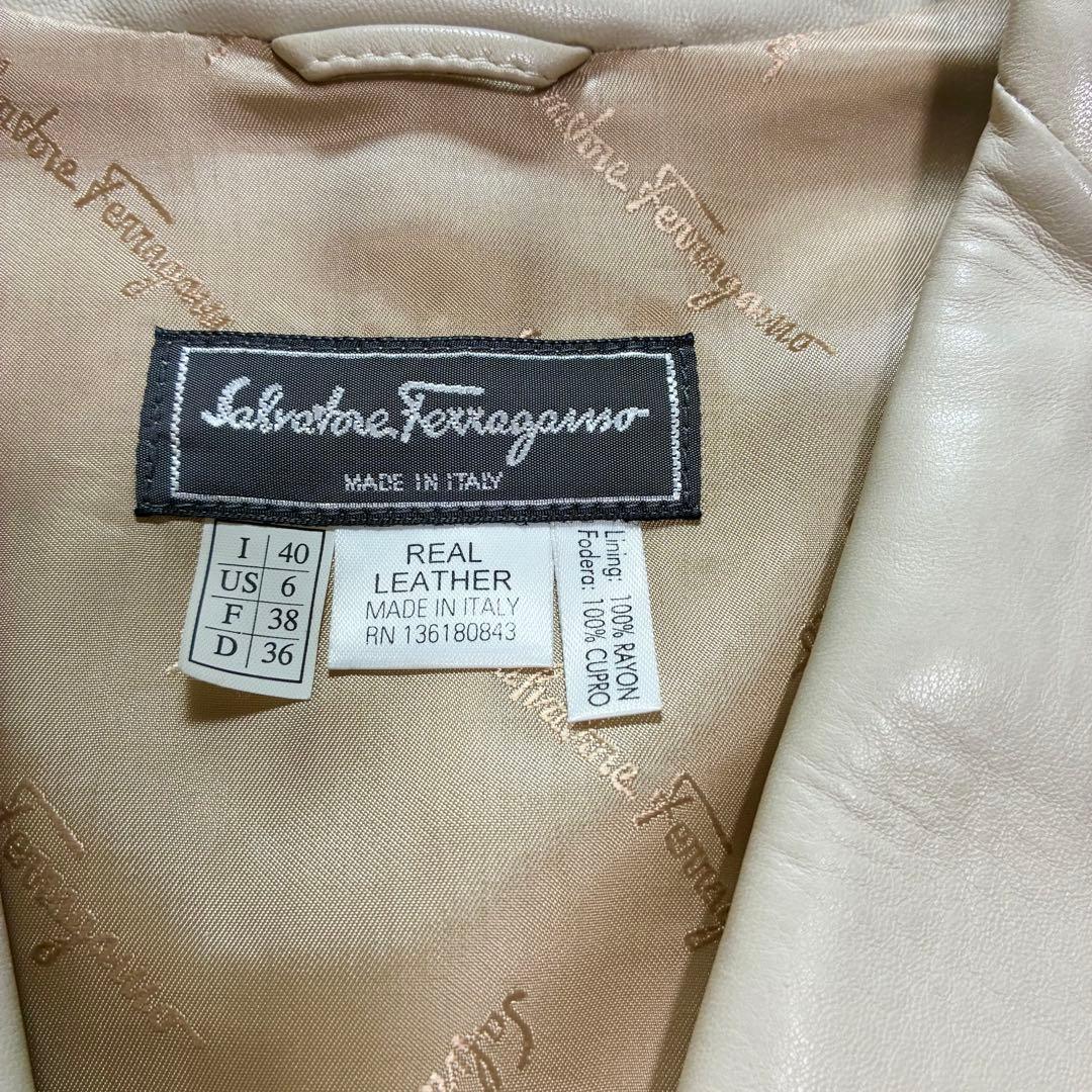 サルヴァトーレ フェラガモ テーラードジャケット レザー アイボリー系