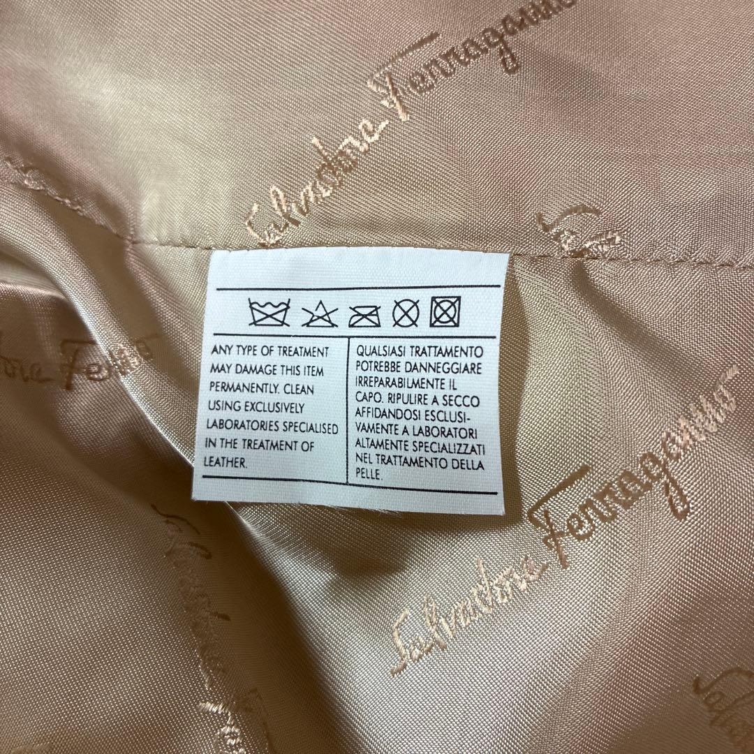 サルヴァトーレ フェラガモ テーラードジャケット レザー アイボリー系