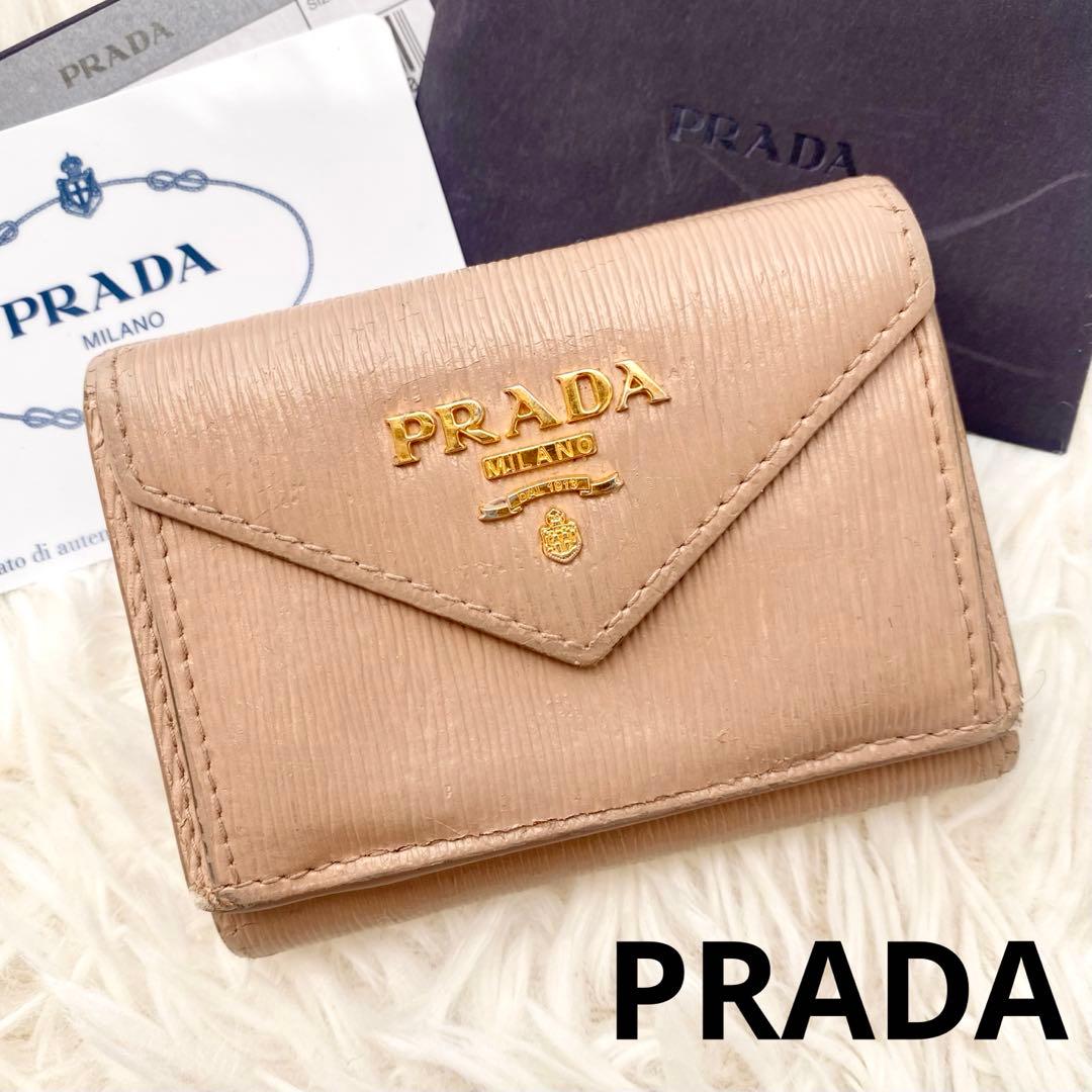 カードあり✨プラダ 三つ折り 財布 レター型 サフィアーノ ロゴ金具 コンパクト