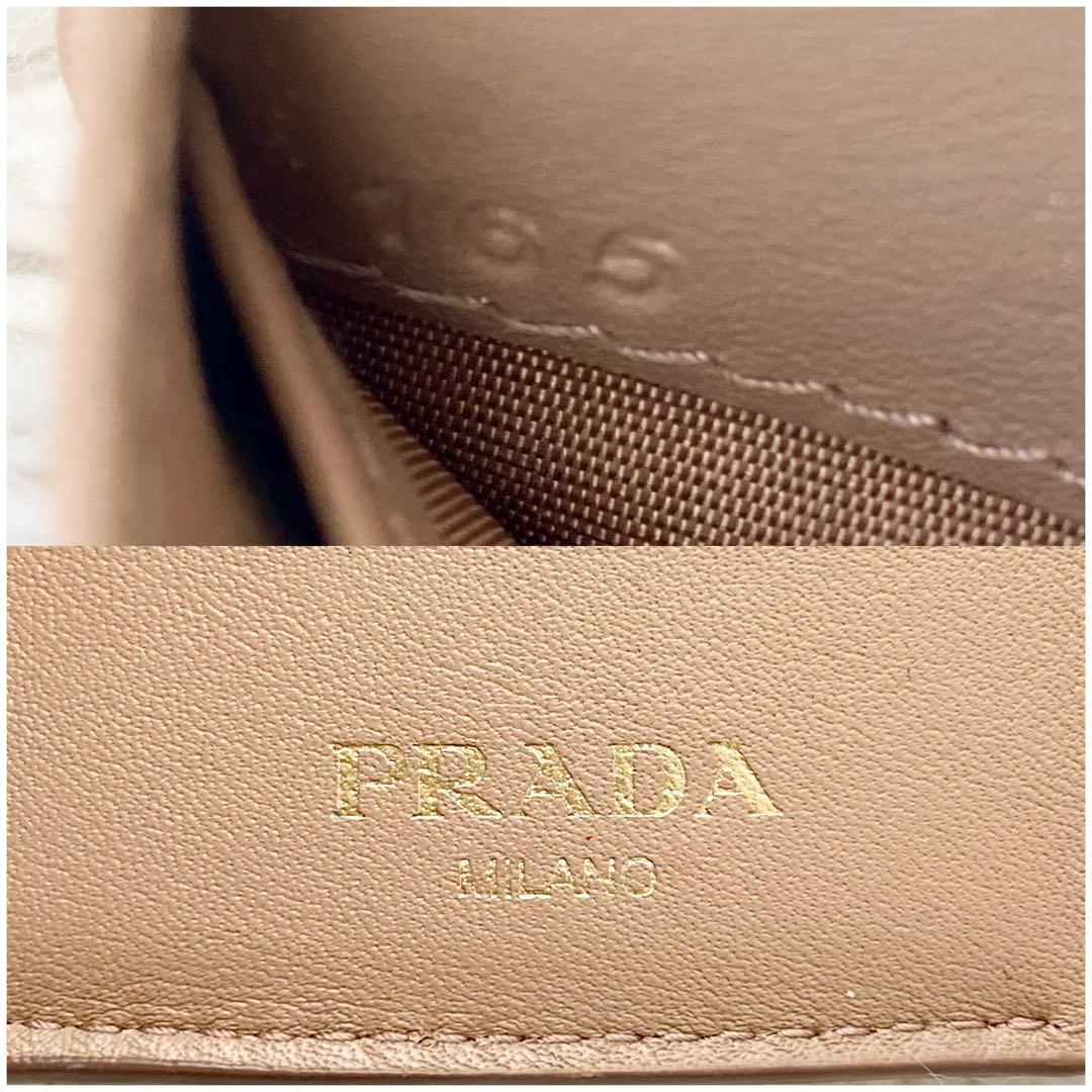 カードあり✨プラダ 三つ折り 財布 レター型 サフィアーノ ロゴ金具 コンパクト