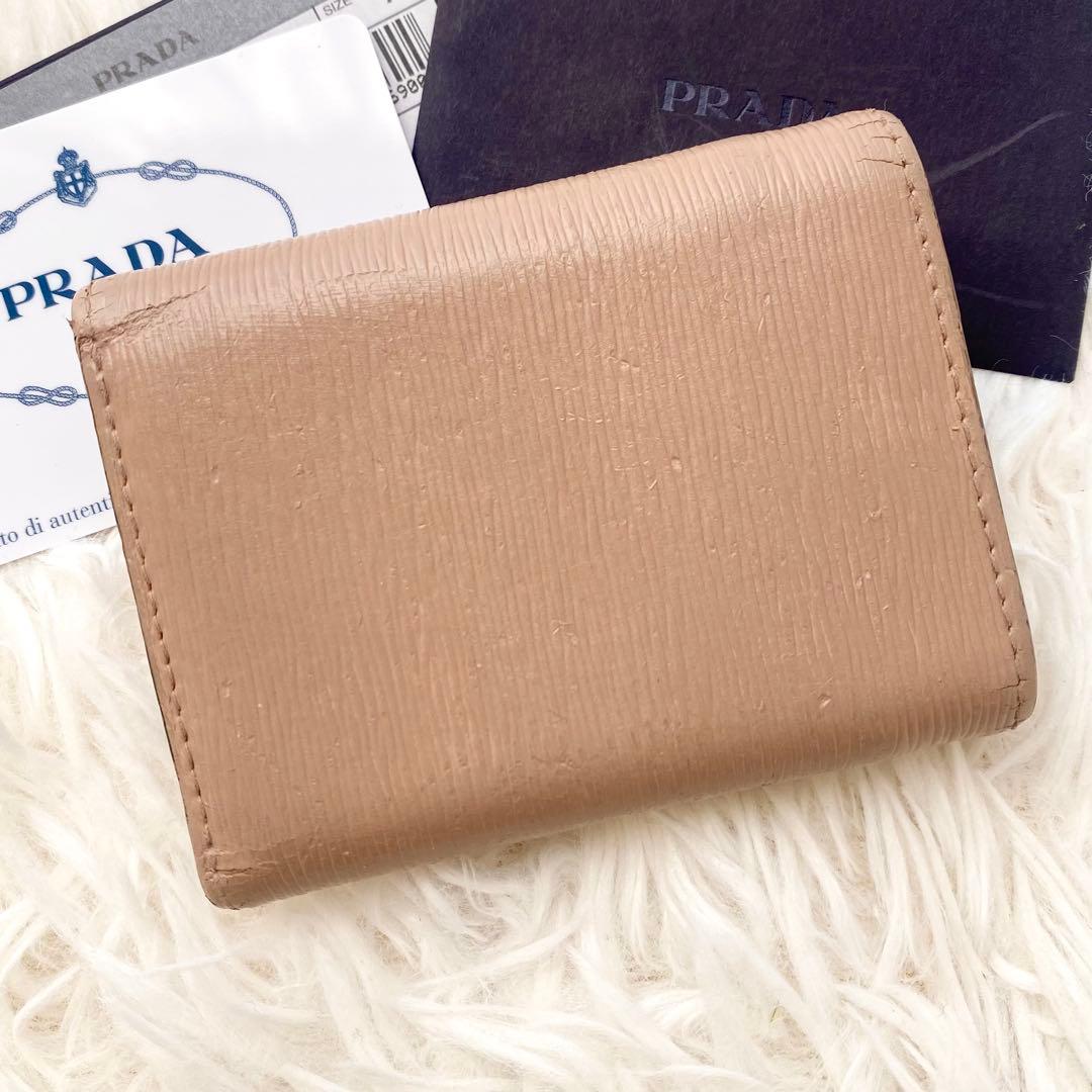 カードあり✨プラダ 三つ折り 財布 レター型 サフィアーノ ロゴ金具 コンパクト