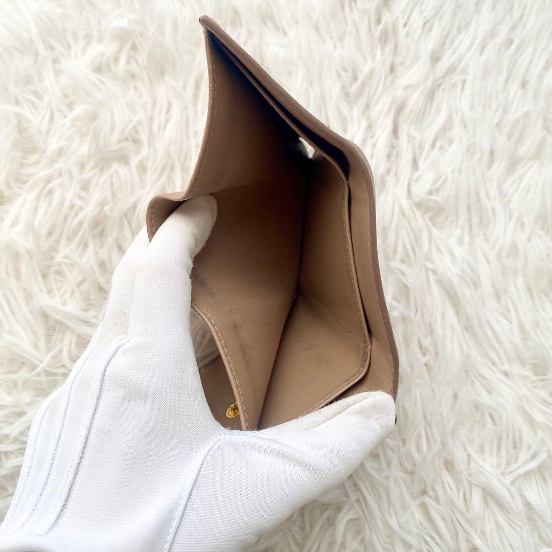 カードあり✨プラダ 三つ折り 財布 レター型 サフィアーノ ロゴ金具 コンパクト