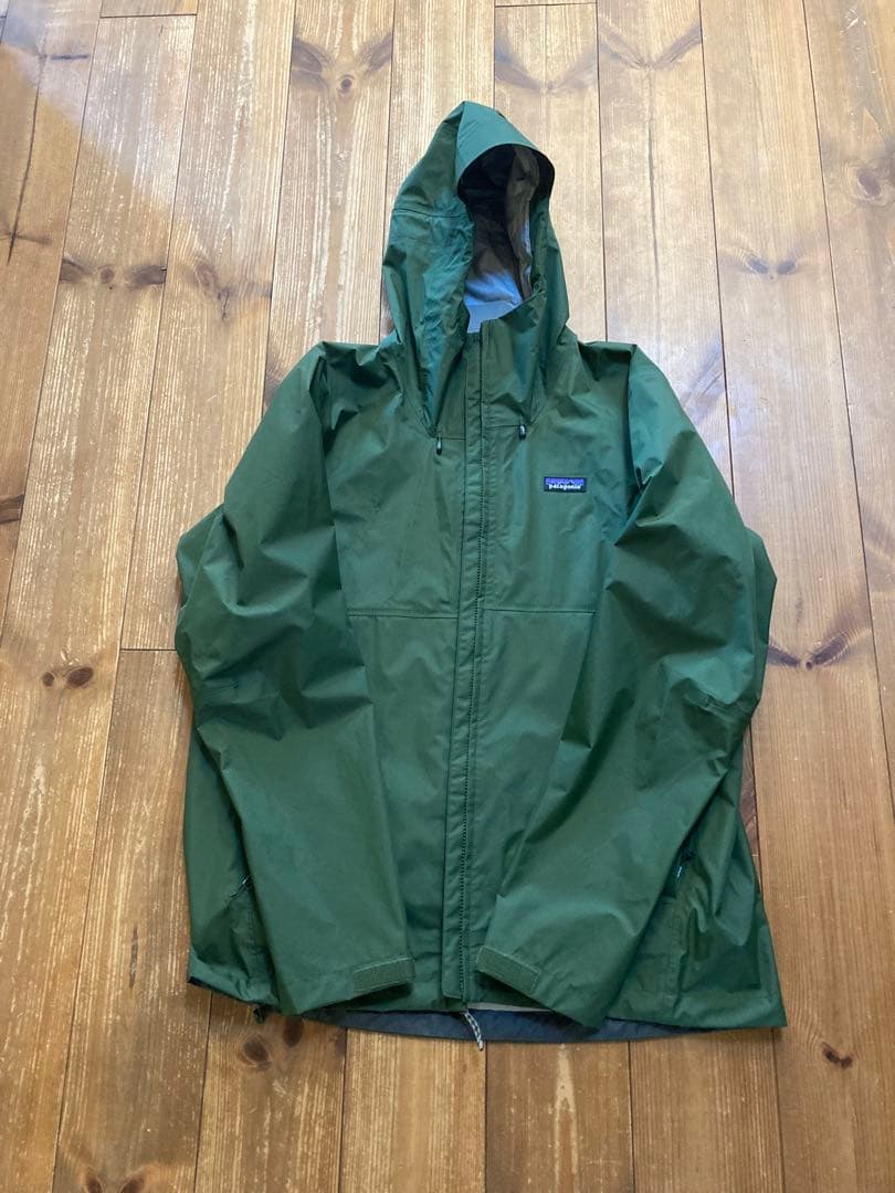 patagonia パーカー オリーブグリーン