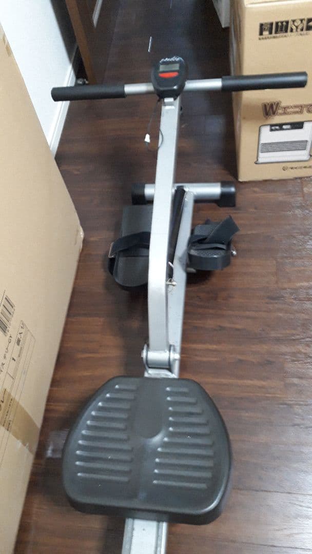 ボートこぎ型トレーニングマシン。