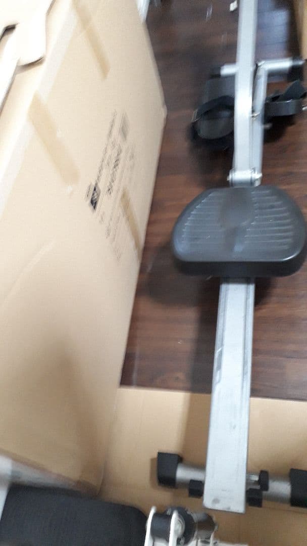 ボートこぎ型トレーニングマシン。