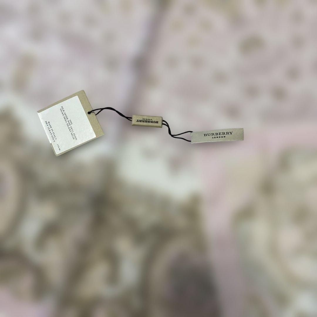 BURBERRY シルク大判スカーフ（85センチ）