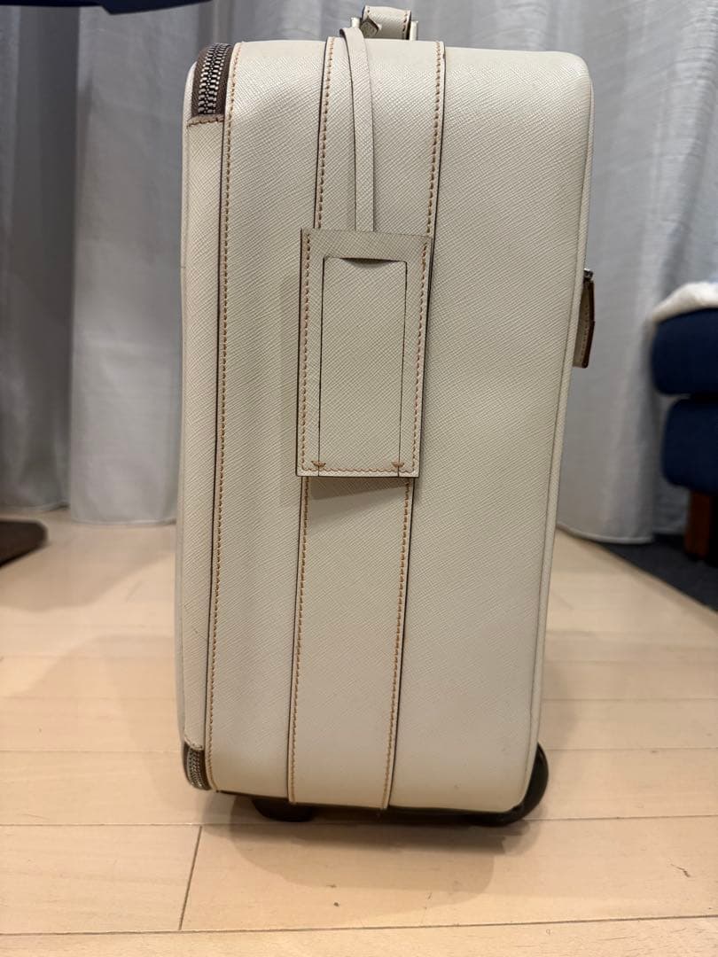 PRADA ホワイト キャリーケース