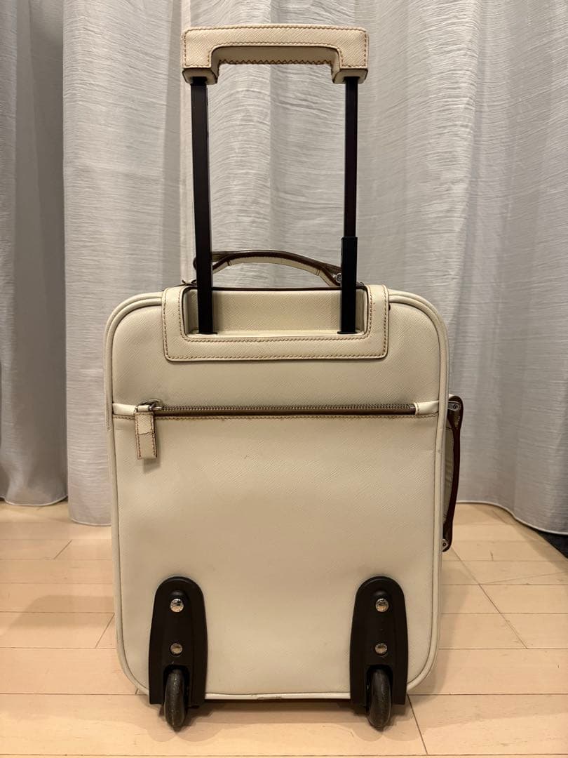 PRADA ホワイト キャリーケース