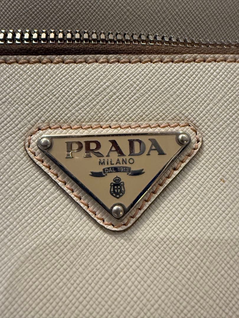 PRADA ホワイト キャリーケース