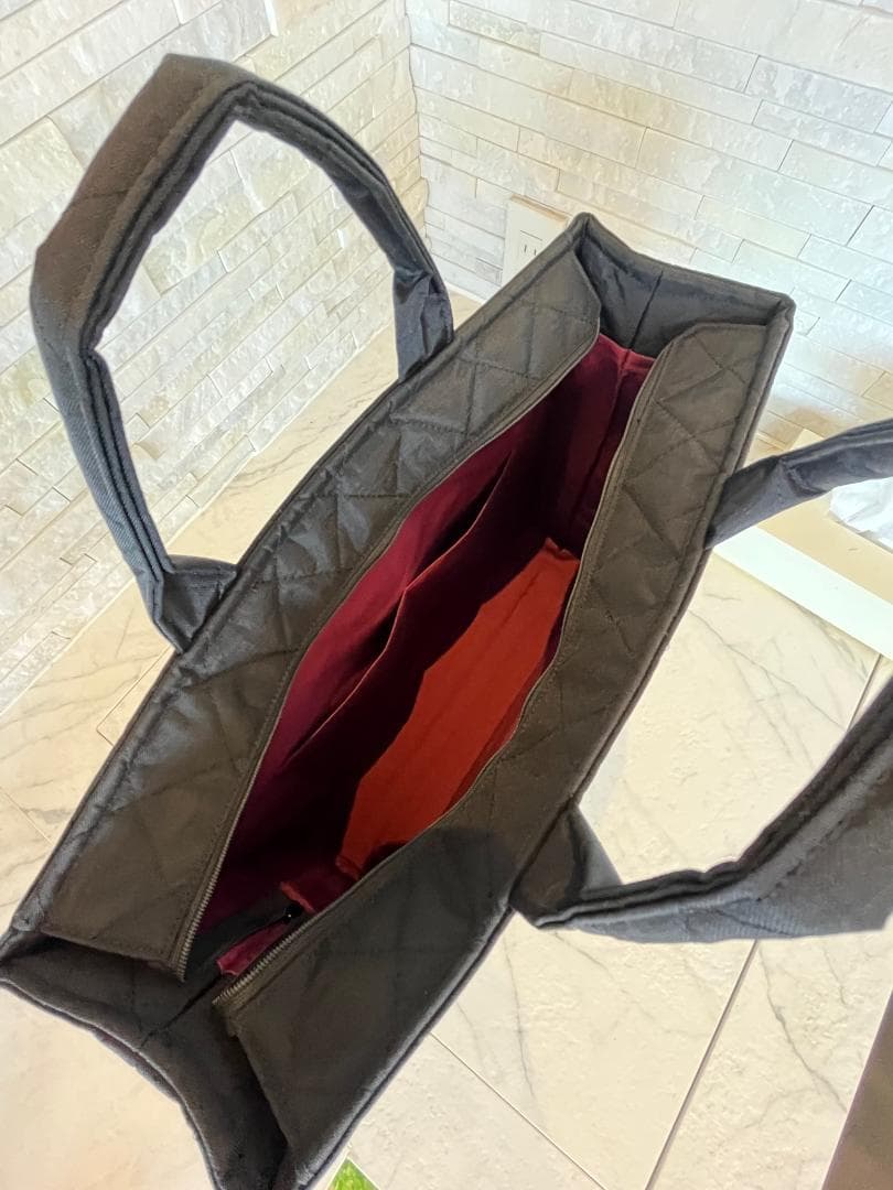 お受験バッグ　B4　黒　自立　ファスナー付　キルティングトート　保護者会　説明会