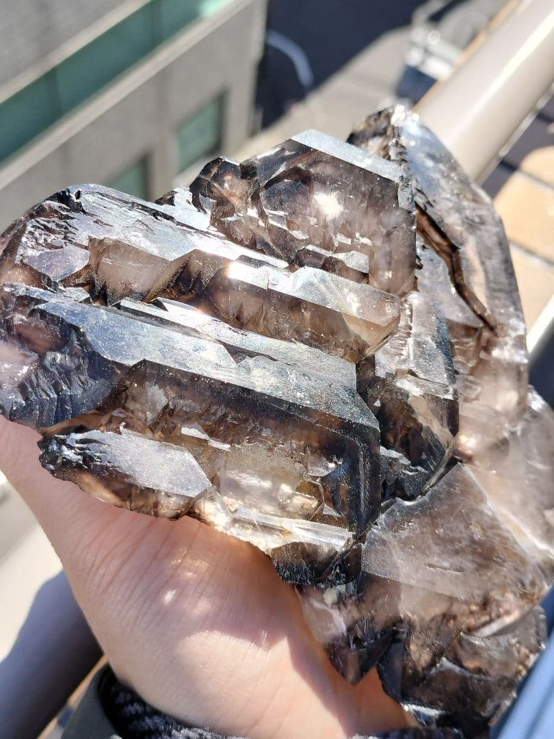 スモーキーエレスチャルクォーツ　金色のきらめき