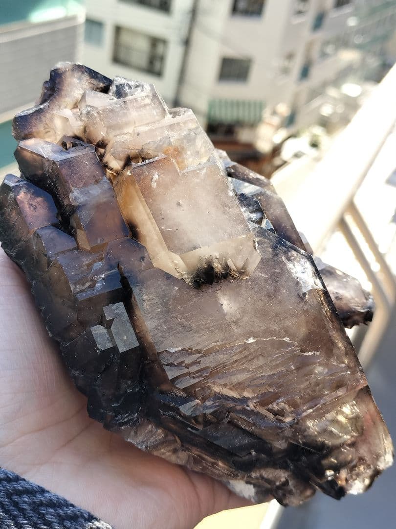 スモーキーエレスチャルクォーツ　金色のきらめき