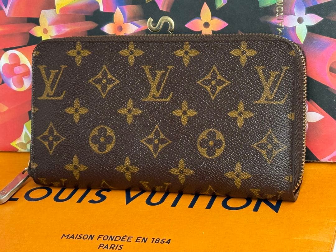 LOUIS VUITTONルイヴィトン　ジッピーウォレット長財布