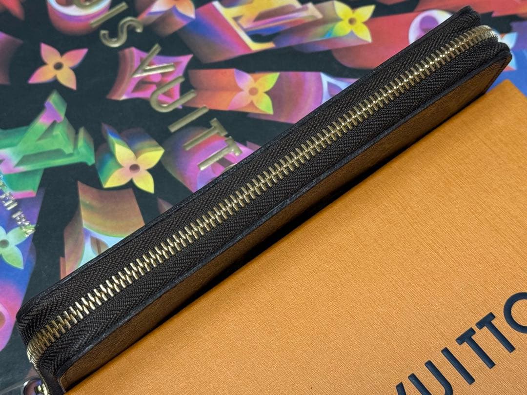 LOUIS VUITTONルイヴィトン　ジッピーウォレット長財布
