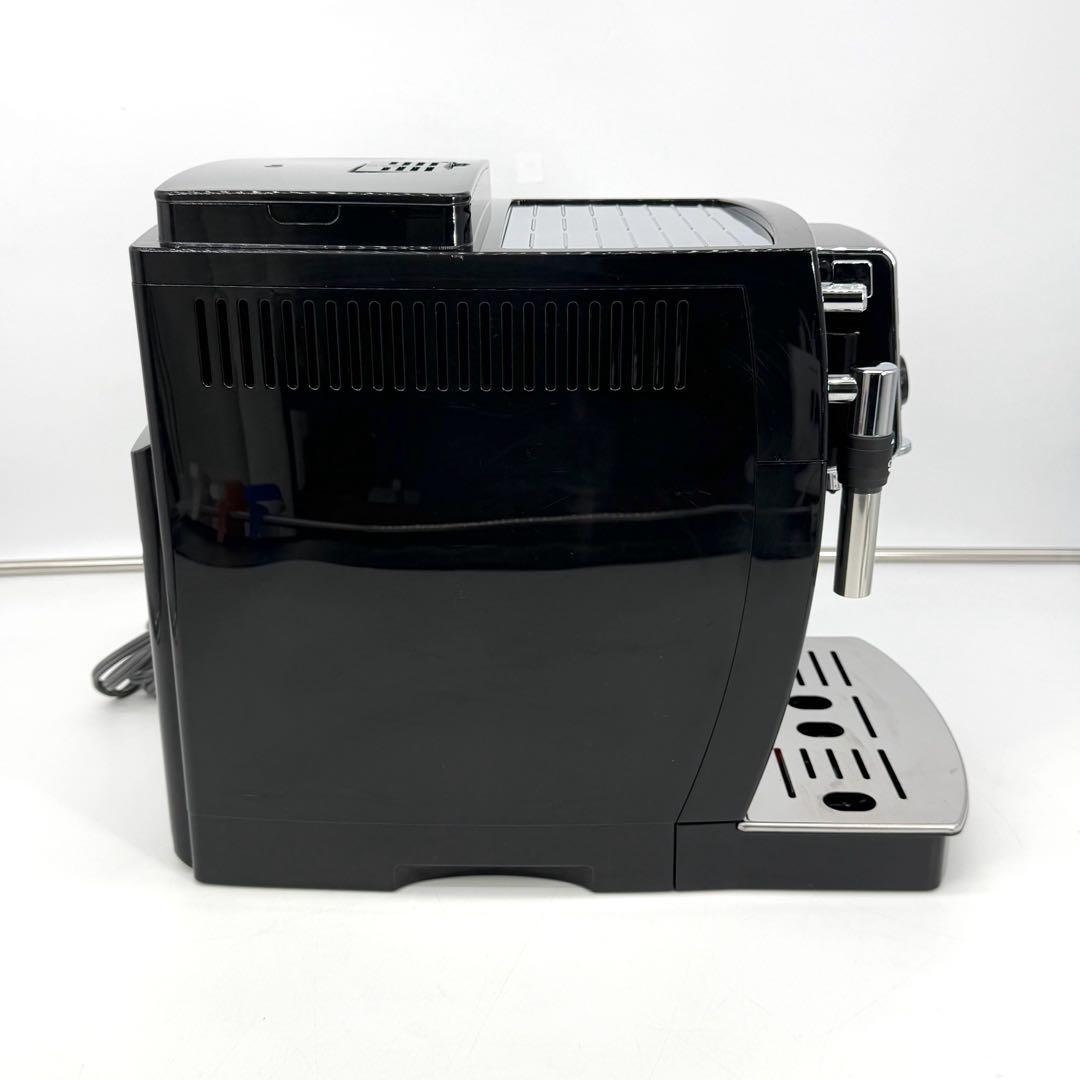DeLonghi Magnifica S エスプレッソマシン　デロンギ