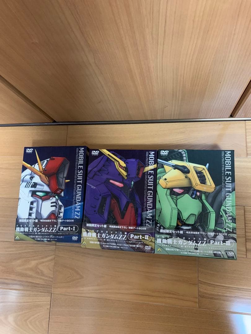 美品　機動戦士ガンダム、Z、Z Z、逆襲のシャア他DVD48本セット